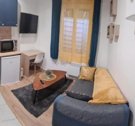 Petite Maison Cosy Dans Un Jardin. Эрмон Экстерьер фото