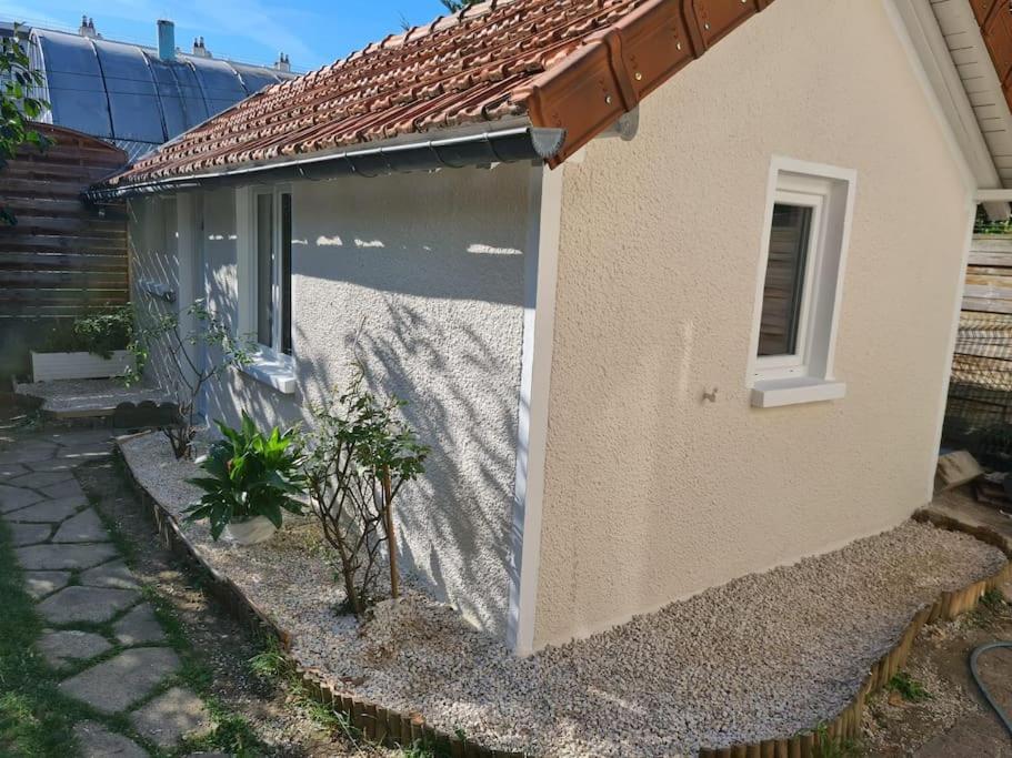 Petite Maison Cosy Dans Un Jardin. Эрмон Экстерьер фото